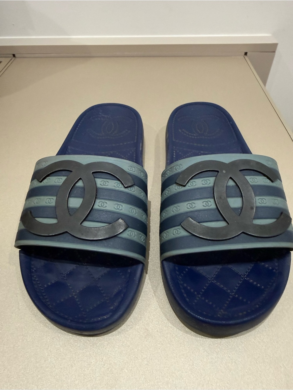 CHANEL Kids Navy and Teal Logo Slide Sandals